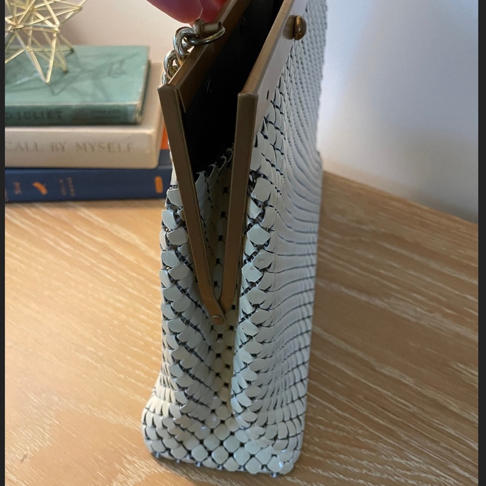 Rare find! Vintage large mesh whiting and Davis white purse - Picture 3 of 8